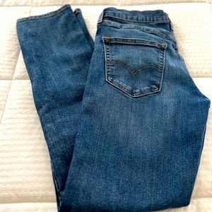 MENS 31 x 32 LEVIS JEANS